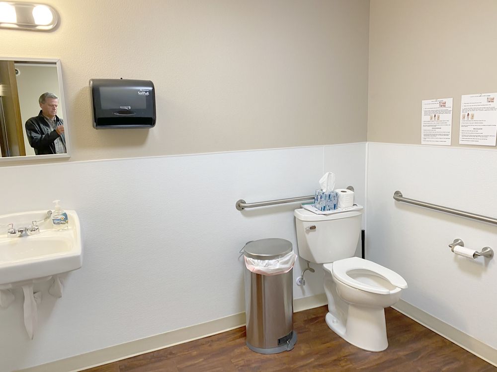 NEWLY REMODELED MEDICAL &/OR OFFICE SPACE: 800 SE 181st Ave, Portland, OR 97233
